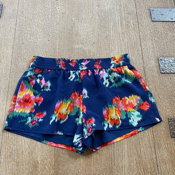 New joie Women’s Multicolor Shorts sz small - Picture 1 of 4
